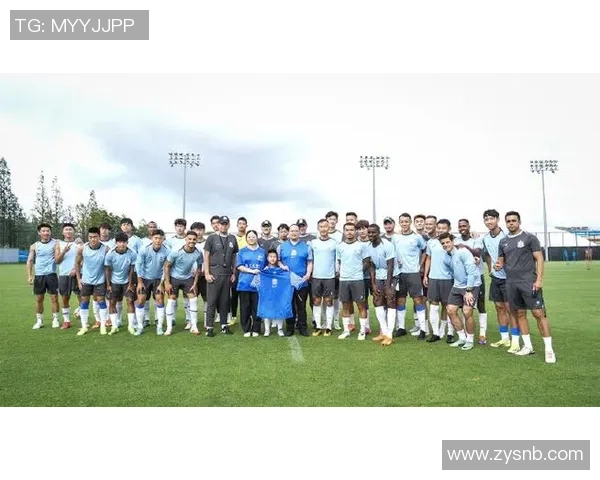 上海足球队在足球团队协作排行榜中荣获第八名展现出强大团队精神与默契配合 上海足球队在足球团队协作排行榜中荣获第八名展现出强大团队精神与默契配合