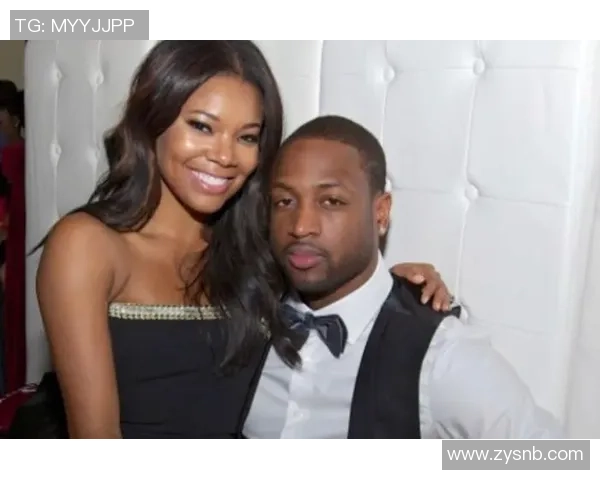 珍妮与足球明星亲密合影分享快乐瞬间引发粉丝热议